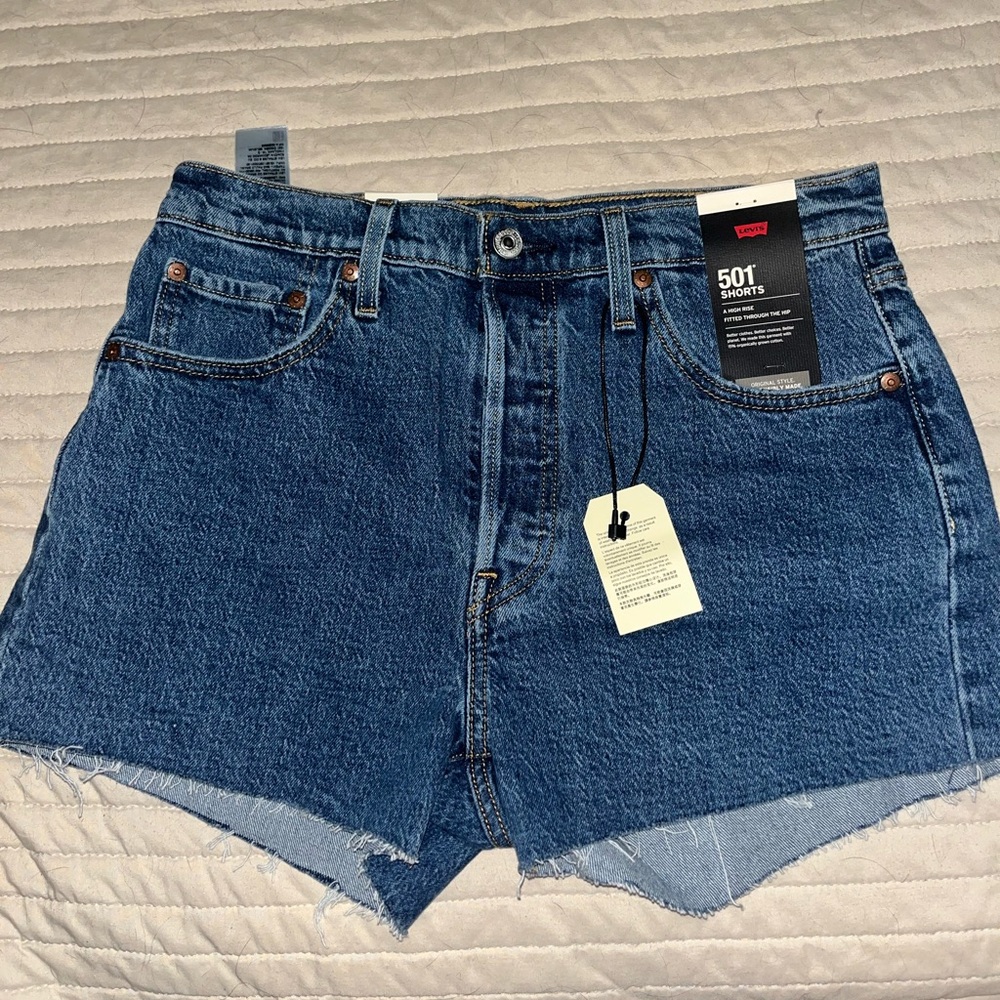 NWT Levi’s denim shorts